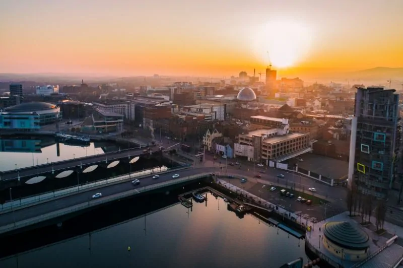 Belfast — Kőbe zárt legendák: Skócia-Írország körutazás