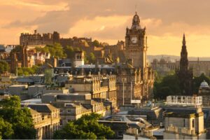 Edinburghi-vár látképe naplementében, Skócia
