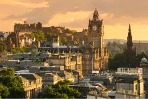 Edinburghi-vár látképe naplementében, Skócia