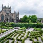 Dumferline Katedrális és kertje, Skócia